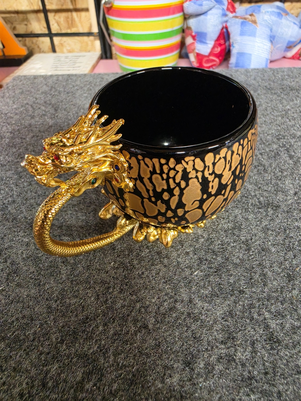 AT-1 Black and Gold Dragon Accent Mug